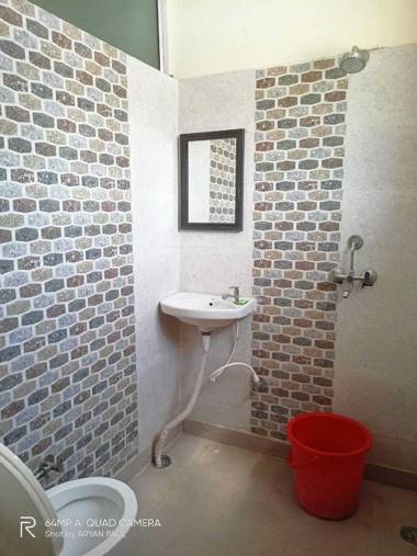 OYO 90377 Maya Palace