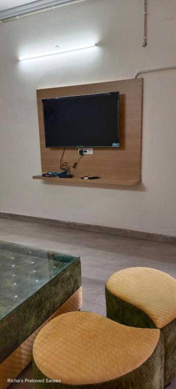 OYO HOME 92096 Youphoria