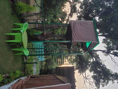 POP 90506 Royal Tree Cafe And Resort