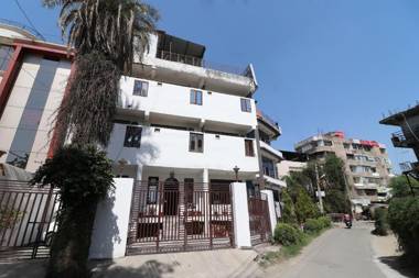 OYO 92966 Hotel Bloom