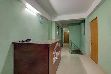 OYO Flagship 13580 The Queenz