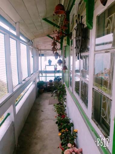 Vamoose Quaint Wood Cottage