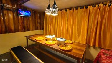 OYO HOME 84958 Sharma Homestay