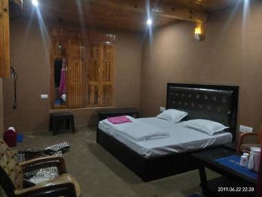 Mud House Cottage (6km from Center)