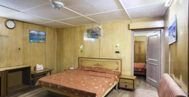 Goroomgo Shangri La Dalhousie