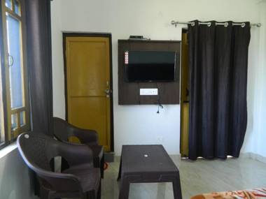 Sahni's Foggy Hills HomeStay