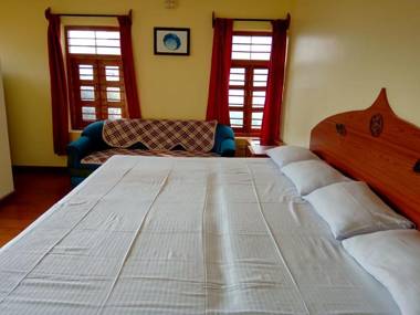 Satya Anand Cottage Pure veg & non alcoholic Cottage