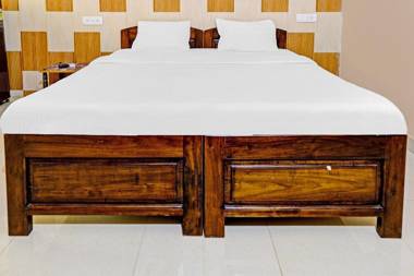 OYO Flagship 86937 Vincy Holiday Inn By Essance Group