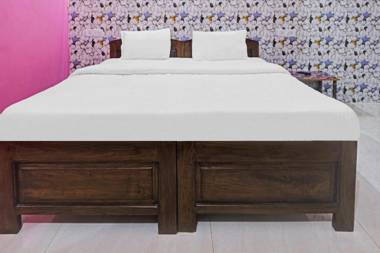 OYO Flagship 86937 Vincy Holiday Inn By Essance Group