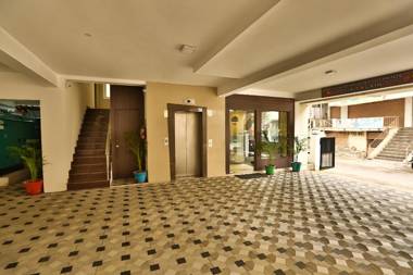 Hotel Vels Grand Inn