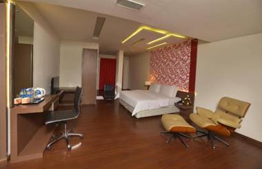 Poppys Tower (A UNIT OF POPPYS KNIT WEAR)