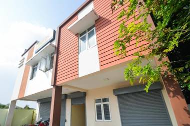 SPOT ON 70851 Rr Hotel