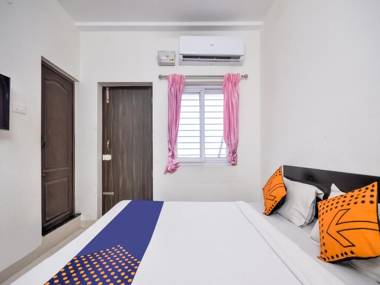 SPOT ON 77506 Sun Residency