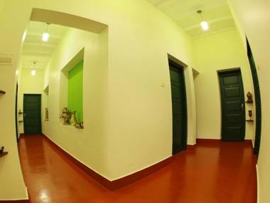 Elphinstone Residency