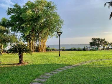 BluSalz Manor Waters Edge