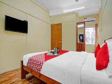 OYO 90248 Greenway Residency