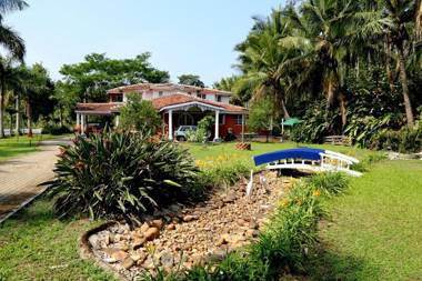 Leisure Homestay with Pool & Water Activities