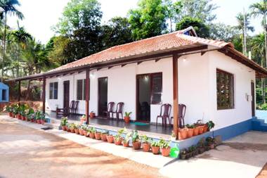 BlueMoon Homestay - Near to falls & Trekking