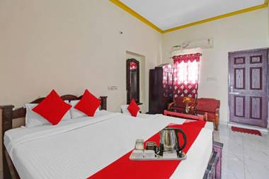 OYO 90178 Navarathna Residency