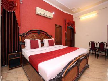 OYO 10239 Holiday INN Paradise