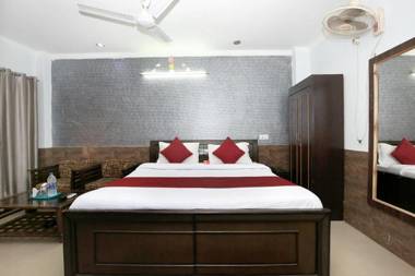 OYO 10362 Hotel Milan Inn