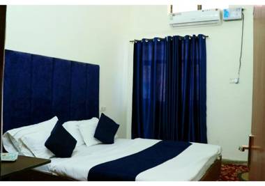 Inderlok Hotel