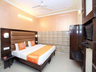 OYO 12155 Hotel Awdesh Inn