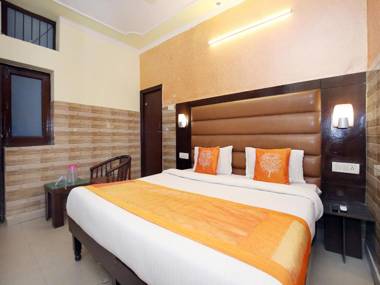 OYO 12155 Hotel Awdesh Inn