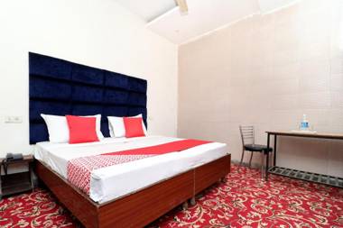 OYO 24066 Hotel Rr Villa