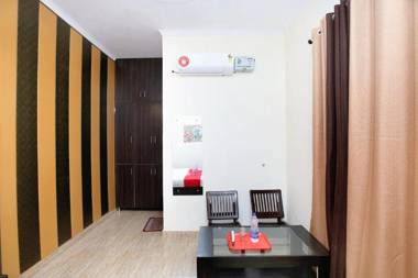 OYO 19778 Hotel Royal Shades