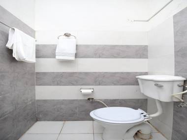 OYO 15523 Hotel JD Inn