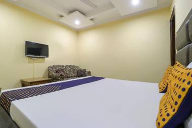 SPOT ON 75384 Hotel Star Inn