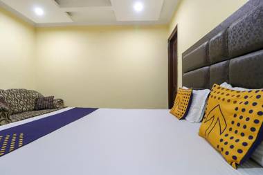 SPOT ON 75384 Hotel Star Inn