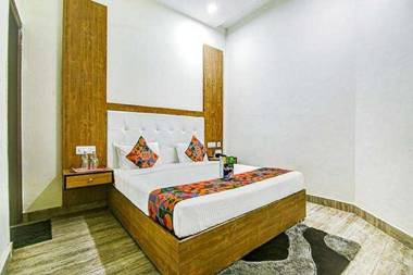 OYO 83335 Hotel Lazeeno