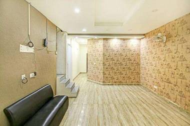 OYO 83335 Hotel Lazeeno