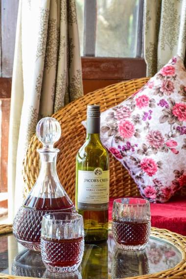 Dawn n Dusk 3bhk Villa with Lawn Sun Deck BBQ & Valley view