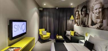 SinQ Party Hotel