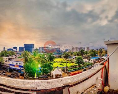 La Hotel Metro near BKC