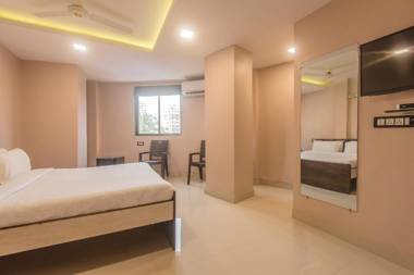 OYO 9748 Hotel Girgaon Palace