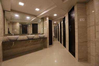 Qubestay Airport Capsule Hotel & Hostel