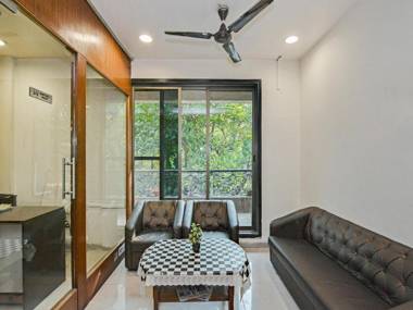 OYO 28568 Aishwarya Apartment
