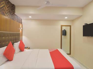 Hotel Qubestay Airport