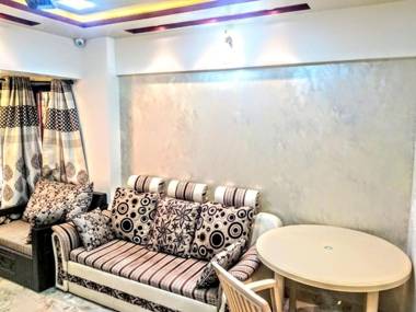 Cozy Furnished Apartment One Block From The Ocean