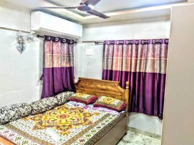 Cozy Furnished Apartment One Block From The Ocean