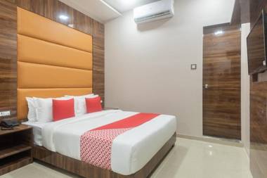 OYO 30693 Hotel Blue Executive