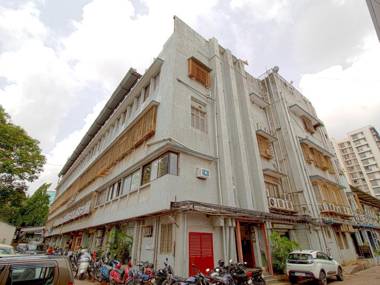 Collection O 81088 Hotel West Inn