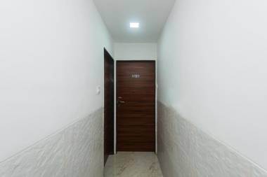 OYO 46995 Hotel Grand Plaza