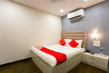 OYO 62882 Villa Palace