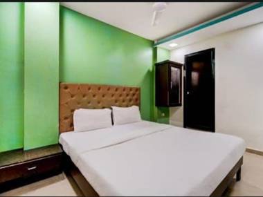OYO 80898 The Om Sai Residency