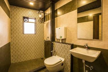 HOTEL GOLDEN CROWN